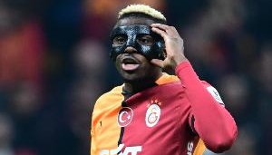 记者：利雅得新月保留了引进萨拉赫的预算，考虑签下奥斯梅恩