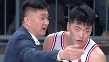如此主力前锋？21分钟仅4分1板+罚球7中2，球迷：你是职业球员？