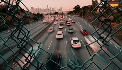 惨遭打脸！斯卢茨基赛前称不会专人盯防，如今被瓦科戴帽差点打哭